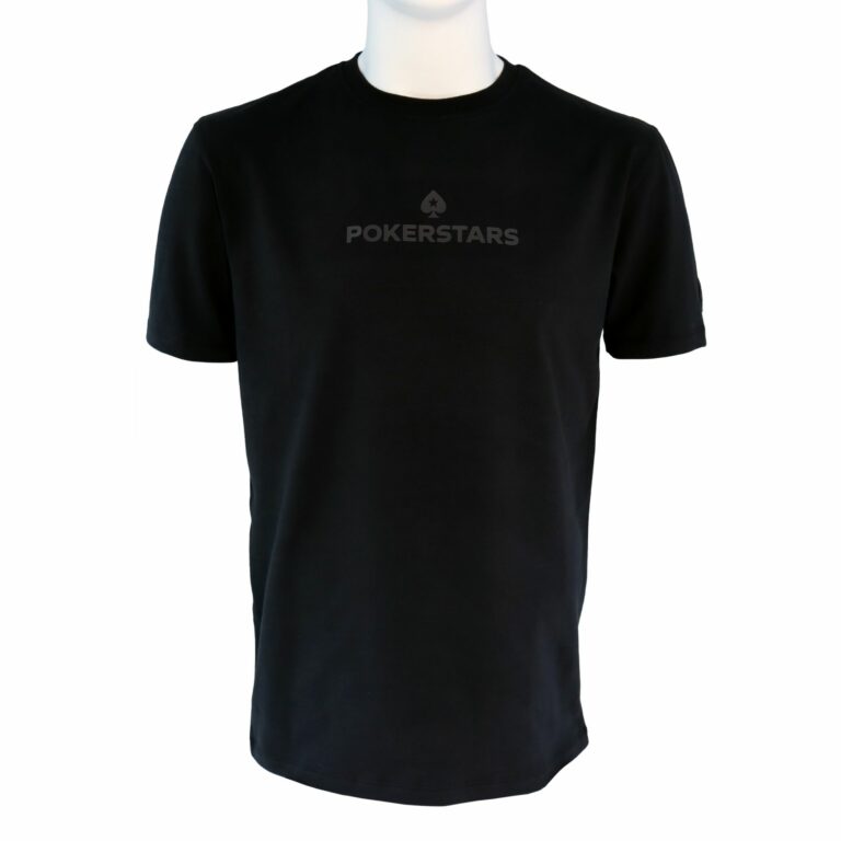 CAMISETA NEGRA CON LA ICÓNICA INSIGNIA DE LA PICA DE POKERSTARS