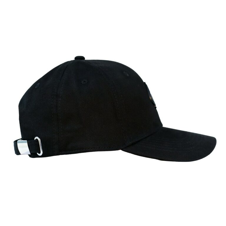 GORRA DE BÉISBOL NEGRA CON LA ICÓNICA INSIGNIA DE LA PICA DE POKERSTARS